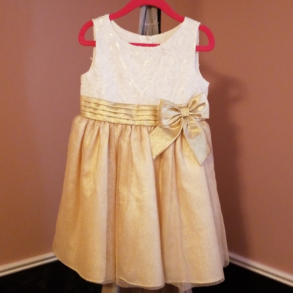 Delicate flower girl dress